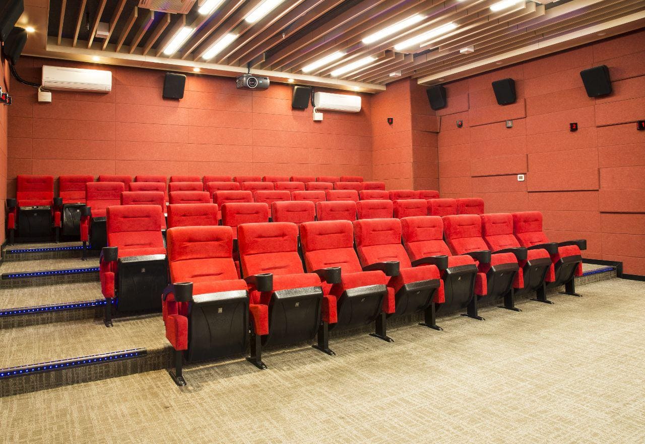 میزان تردد در سالن سینما در هنگام انتخاب آن