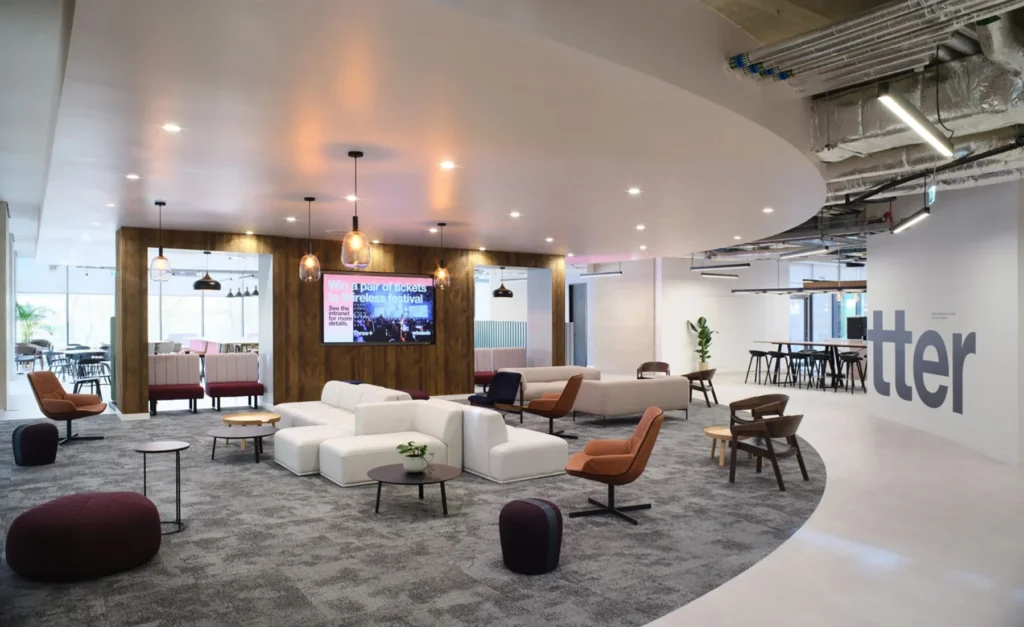 انواع موکت تایل: از اداری تا مسکونی، کدام برای شما مناسب‌تر است؟