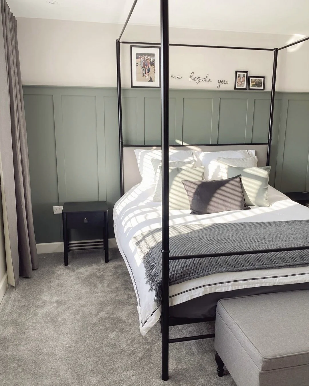 پنل‌های رنگ مریم‌گلی با جلوه موکت خاکستری