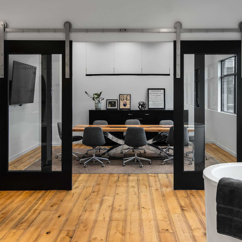 کفپوش چوبی و پارکت در فضاهای تجاری و اداری